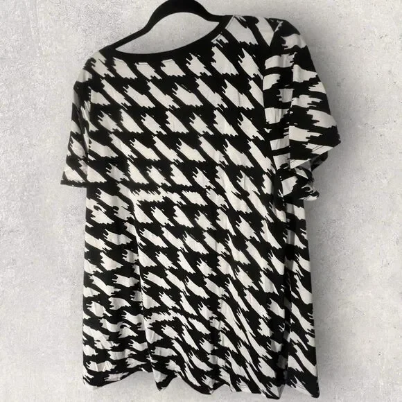 LuLaRoe Christy T - NWT- 3XL-Black/White Print - Picture 3 of 5
